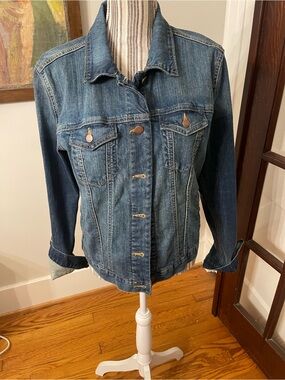 GAP Medium Wash Denim Jacket in Blue 1969